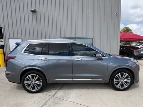 Used 2021 Cadillac XT6 Premium Luxury FWD image 9