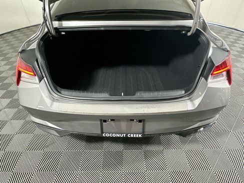 Used 2022 Hyundai Elantra SEL w/ Convenience + Premium Package FWD image 31