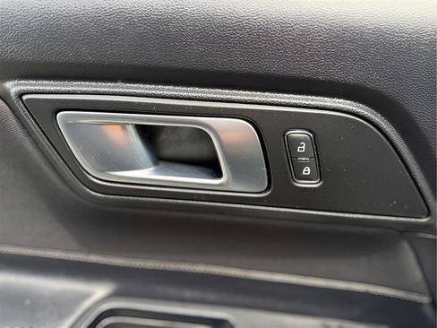 Used 2015 Ford Mustang Coupe RWD image 24