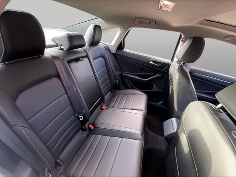 Used 2024 Volkswagen Jetta SE FWD image 19