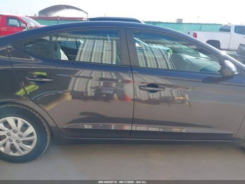 Used 2020 Hyundai Elantra SE FWD image 11