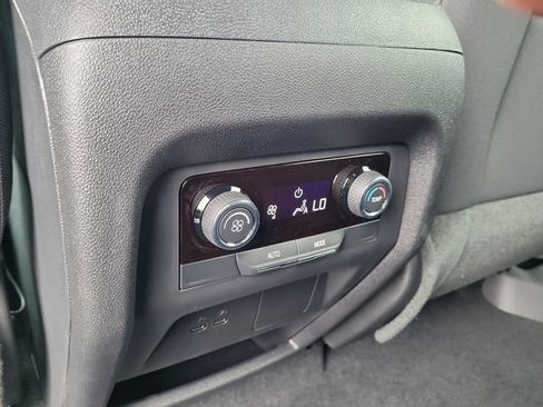 New 2026 Chevrolet Traverse LT image 13