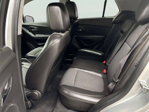 Used 2017 Chevrolet Trax LT w/ LT Convenience Package AWD/4WD image 16