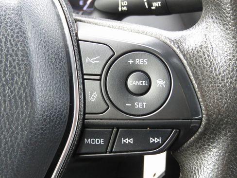 Used 2019 Toyota Camry LE image 23