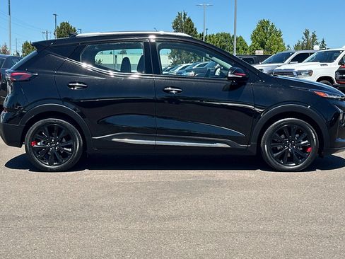 Used 2023 Chevrolet Bolt EUV Premier w/ Sun & Sound Package FWD image 3