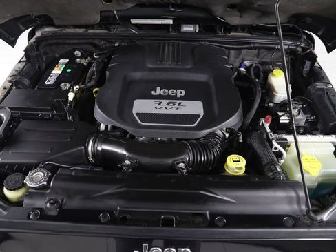 Used 2012 Jeep Wrangler Unlimited Rubicon AWD/4WD image 40