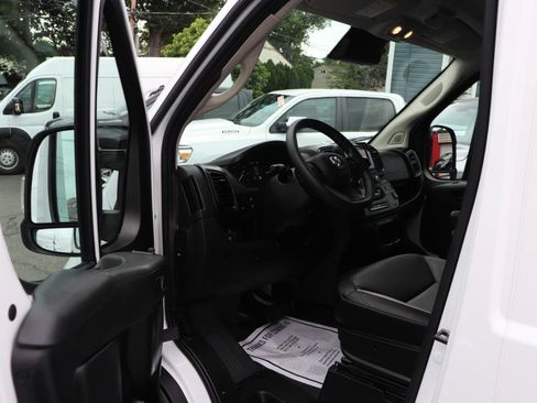 Used 2025 RAM ProMaster 2500 w/ Convenience Group FWD image 9