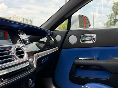 Used 2019 Rolls-Royce Wraith RWD image 41