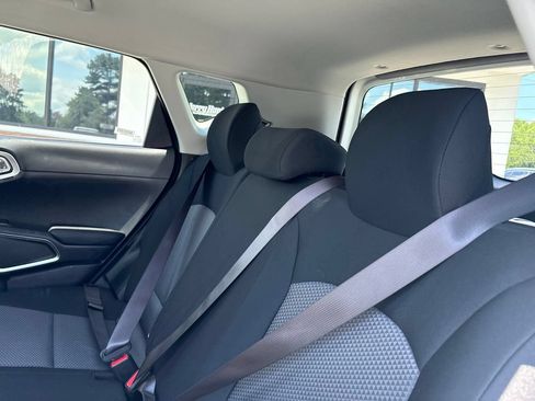 Used 2025 Kia Soul LX w/ LX Technology Package FWD image 5