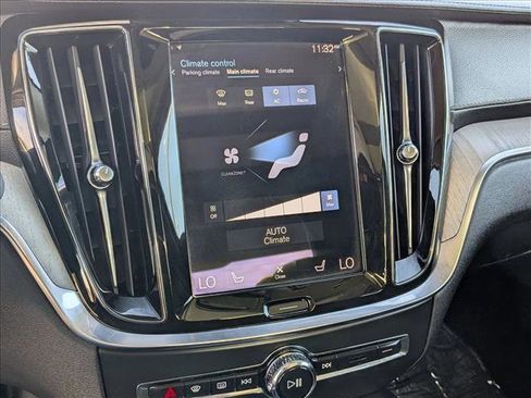 Used 2021 Volvo S60 T5 Inscription image 15