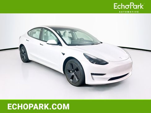 Used 2023 Tesla Model 3 Standard Range image 1