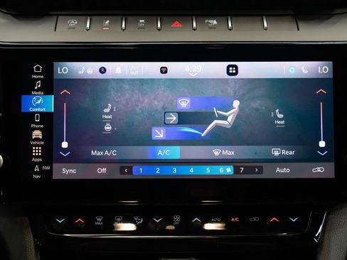 New 2026 Jeep Grand Cherokee Altitude image 12