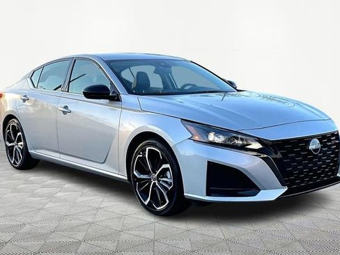 Used 2024 Nissan Altima 2.5 SR image 1