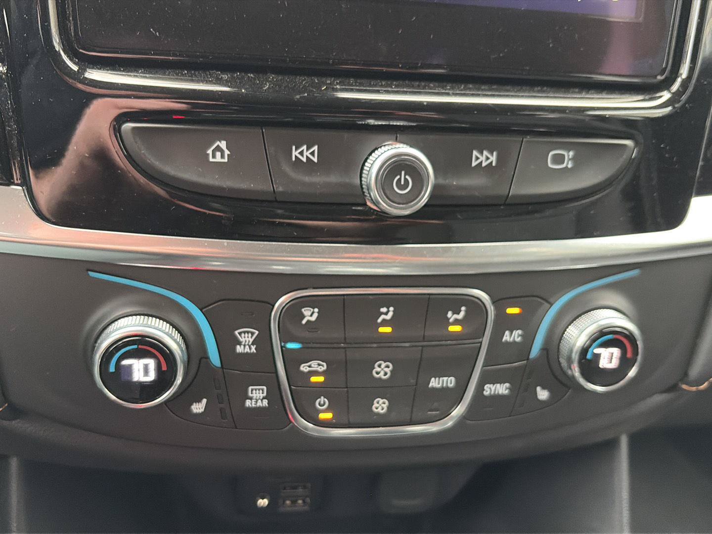 Used 2021 Chevrolet Traverse RS AWD/4WD image 14