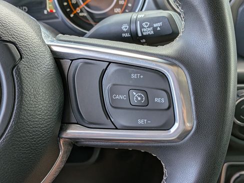 Used 2023 Jeep Gladiator Overland AWD/4WD image 24