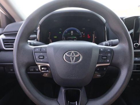 Used 2025 Toyota Camry LE image 10