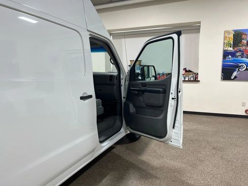Used 2017 Nissan NV 2500 SV w/ Technology Package image 26