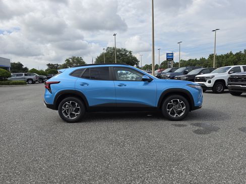 New 2026 Chevrolet Trax LT w/ Sunroof Package FWD image 3