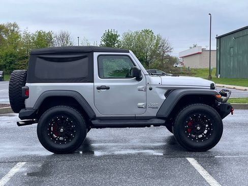Used 2018 Jeep Wrangler Sport AWD/4WD image 9