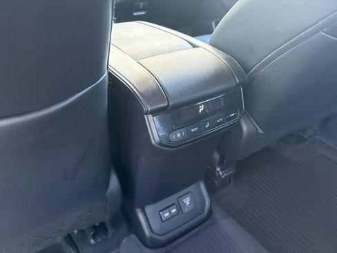 Used 2023 Toyota Highlander Limited image 35