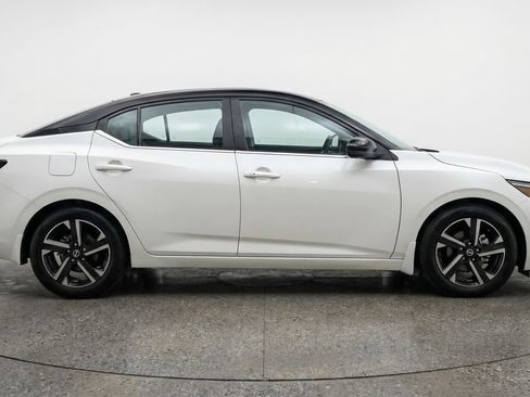 Used 2025 Nissan Sentra SV FWD image 11