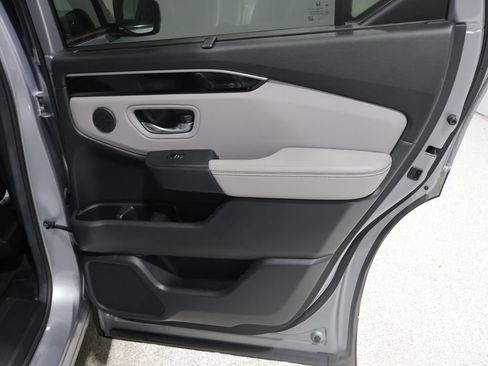 Used 2025 Honda Pilot Touring image 23