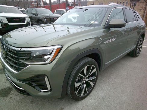 Used 2025 Volkswagen Atlas Cross Sport SEL Premium R-Line image 3