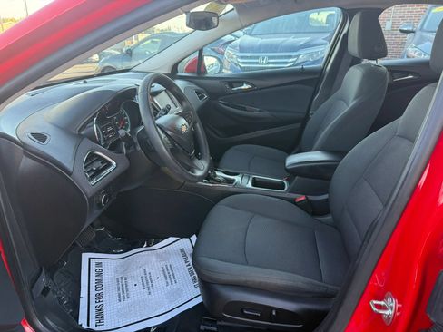 Used 2017 Chevrolet Cruze LT w/ Convenience Package FWD image 10
