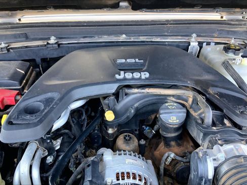 Used 2018 Jeep Wrangler Unlimited Rubicon AWD/4WD image 32