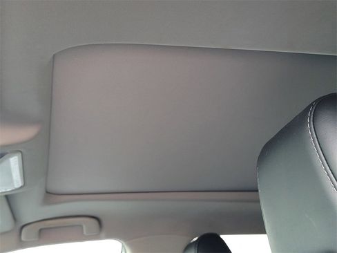 Used 2021 Toyota RAV4 Limited image 13