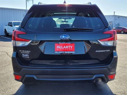 Used 2023 Subaru Forester Premium image 4