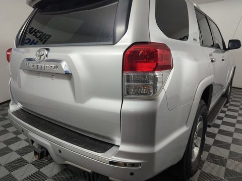 Used 2011 Toyota 4Runner SR5 w/ Premium Pkg w/Leather RWD image 5