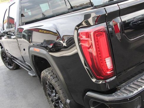 Used 2022 GMC Sierra 2500 Denali w/ Denali Black Diamond Edition AWD/4WD image 52