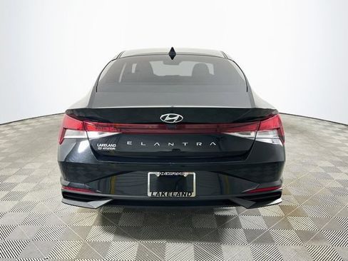 Used 2022 Hyundai Elantra SE FWD image 4