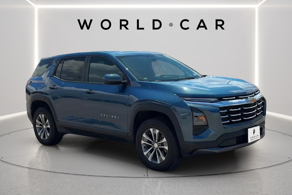 Used 2026 Chevrolet Equinox LT FWD image 2
