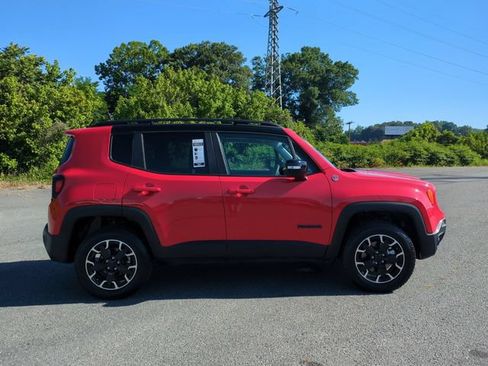 Used 2023 Jeep Renegade Trailhawk AWD/4WD image 6