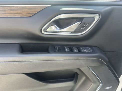 Used 2023 Chevrolet Suburban Premier image 4