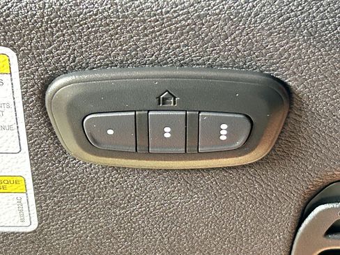 Used 2022 Jeep Wrangler Unlimited Rubicon w/ Cold Weather Group AWD/4WD image 39