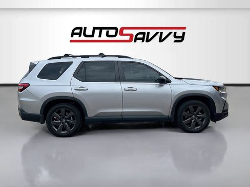 Used 2025 Honda Pilot Sport image 8