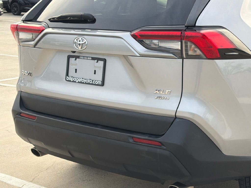 Used 2021 Toyota RAV4 XLE AWD/4WD image 5