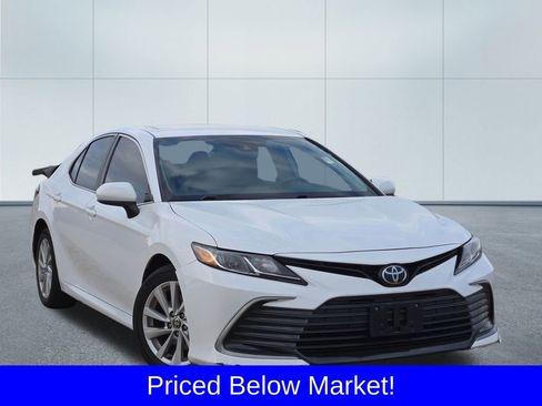 Used 2021 Toyota Camry LE w/ Carpet Mat Package (TMS) image 2