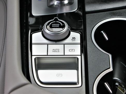 Used 2022 Genesis G70 2.0T image 34