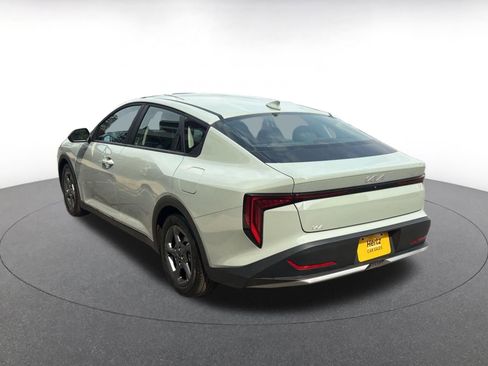 Used 2025 Kia K4 LXS image 10