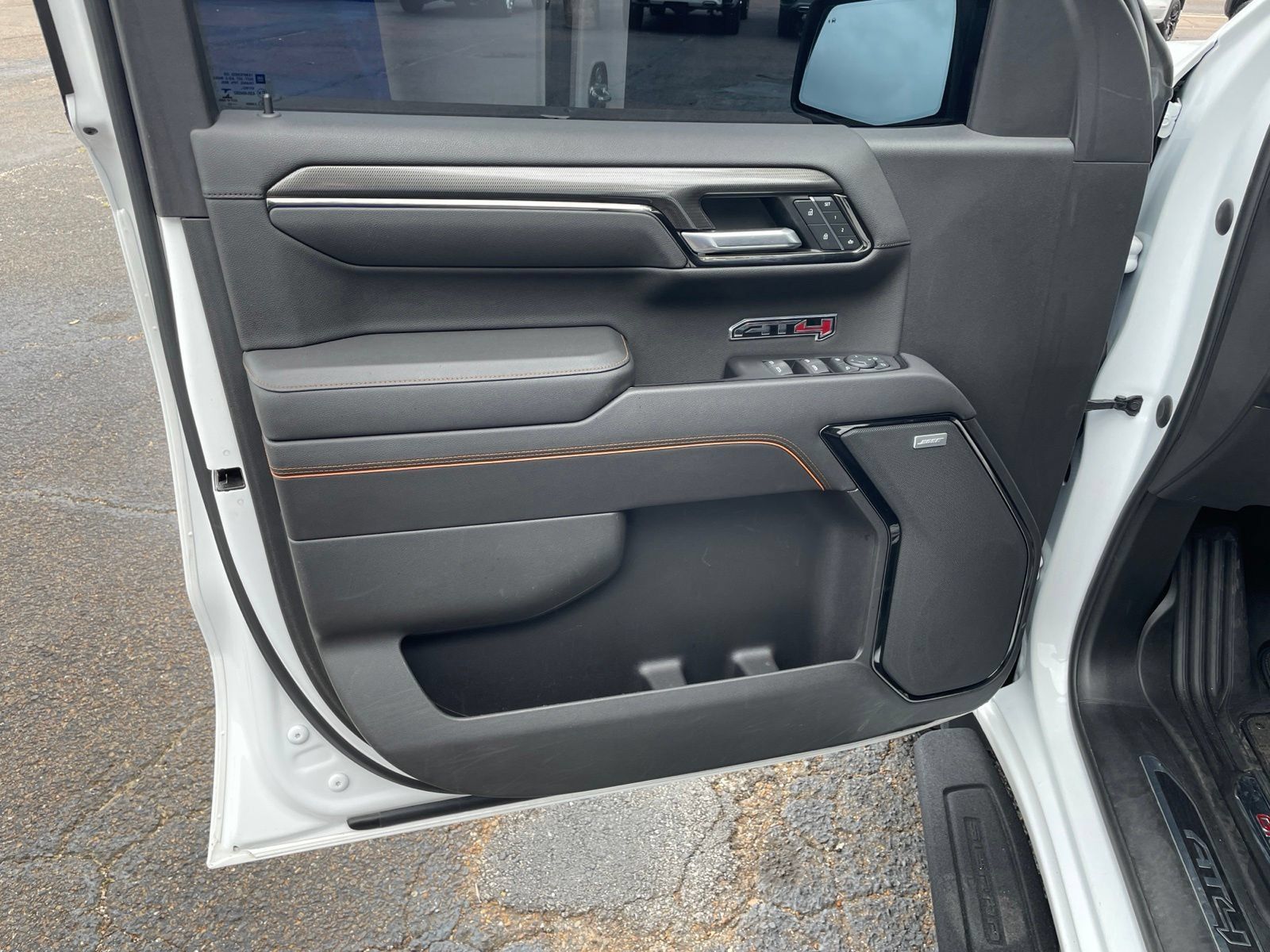 Used 2022 GMC Sierra 1500 AT4 w/ AT4 Premium Package AWD/4WD image 18