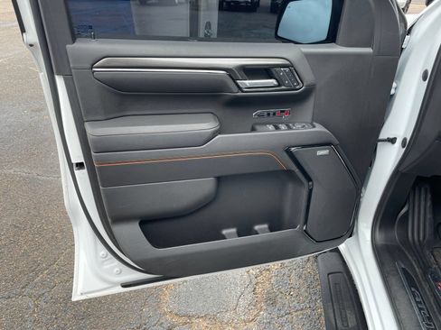 Used 2022 GMC Sierra 1500 AT4 w/ AT4 Premium Package AWD/4WD image 18
