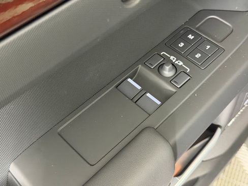 New 2026 Land Rover Defender 90 X-Dynamic SE AWD/4WD image 12