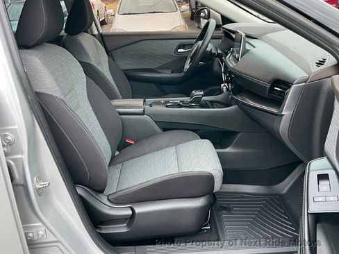 Used 2021 Nissan Rogue SV image 8