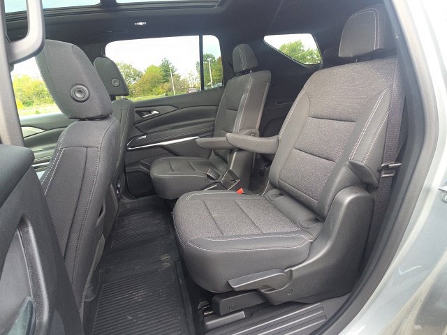 Used 2025 Chevrolet Traverse LT w/ Sun and Wheel Package FWD image 16
