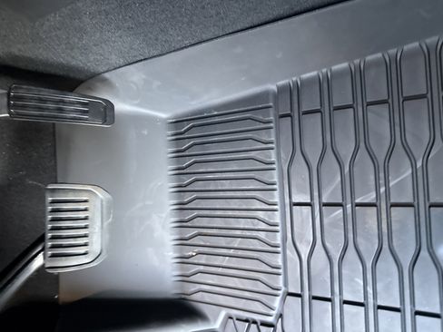 New 2025 Jeep Grand Cherokee L Laredo image 17