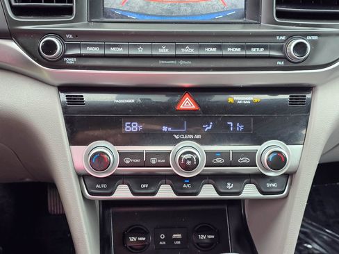 Used 2020 Hyundai Elantra SEL FWD image 18